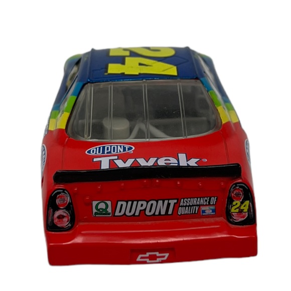 NASCAR 24 Jeff Gordon 2000 Winner’s Circle 1:24 Scale Stock Car - Picture 3 of 10